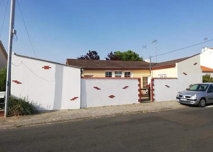 Les Rosiers 펜션 샬랑